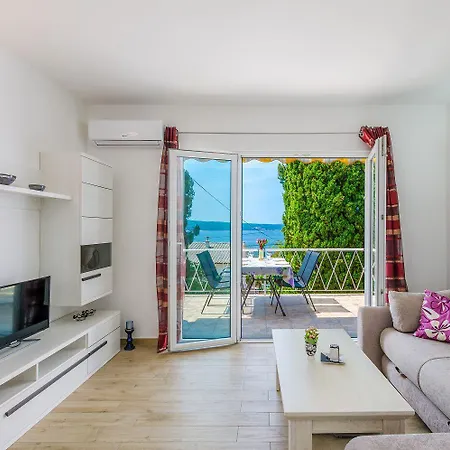 Appartement Bezauberndes Nur 240 Meter Zum Mit Meerblick, Grill, Klima Dramalj