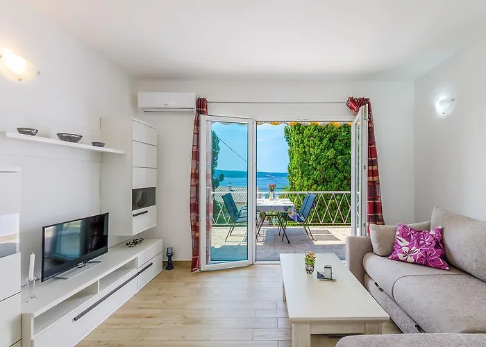 Appartement Bezauberndes Nur 240 Meter Zum Mit Meerblick, Grill, Klima Dramalj